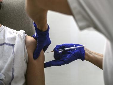 В България започна имунизирането с ваксината на AstraZeneca