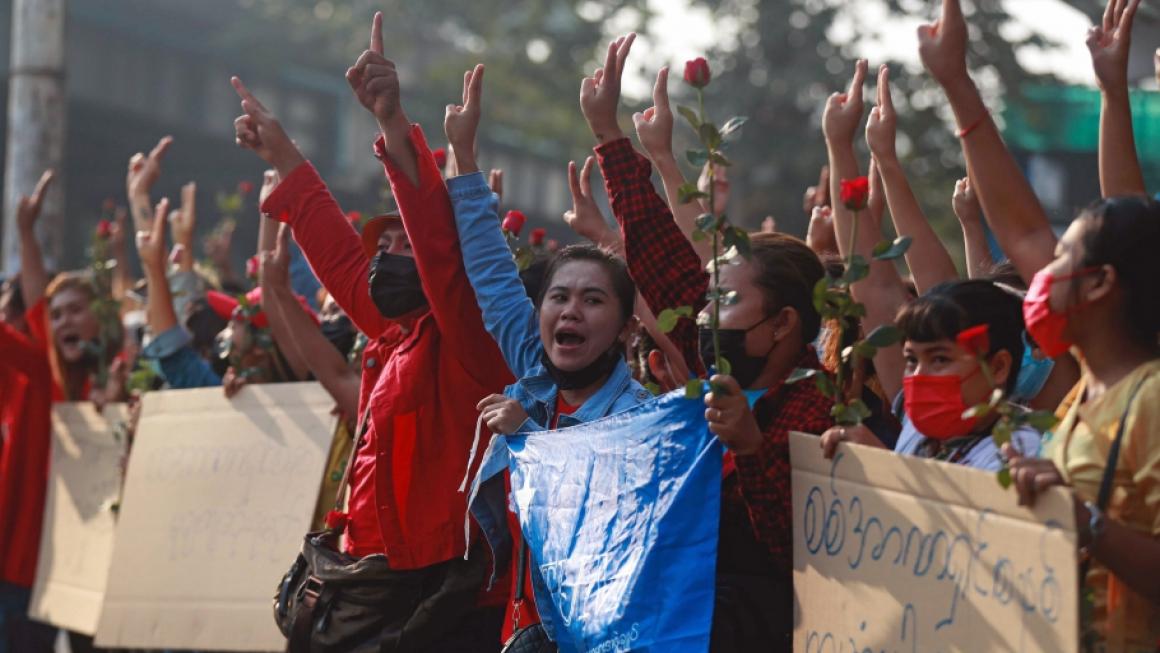 Галерия :: Снимка 0 :: „Не искаме военна диктатура! Искаме демокрация!“}