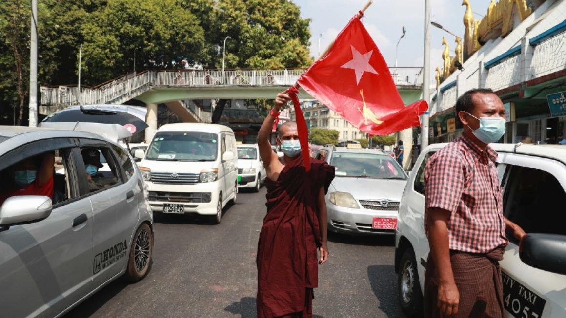 Галерия :: Снимка 1 :: „Не искаме военна диктатура! Искаме демокрация!“}