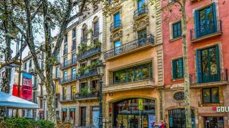 Барселона иска да забрани краткосрочното отдаване на стаи под наем