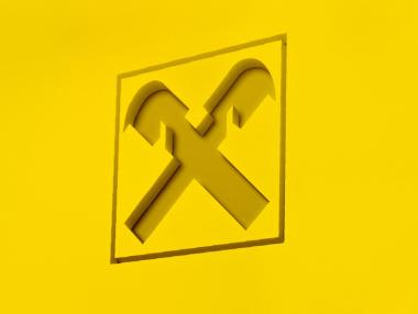 Raiffeisenbank купува чешката Equa bank