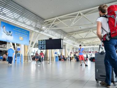 Летище София започна годината със срив при пътниците