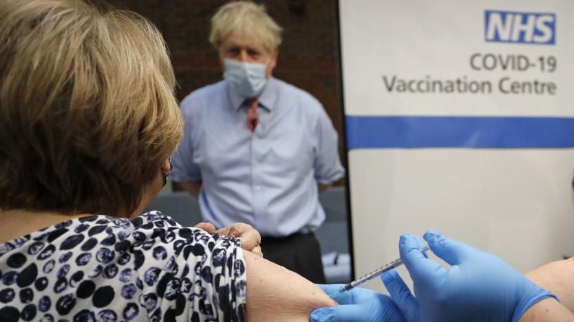 Джонсън предупреди британците да свикват с многократното ваксиниране