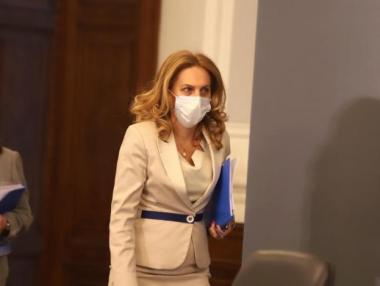 Министърът на туризма поиска приоритетно ваксиниране за заетите в бранша