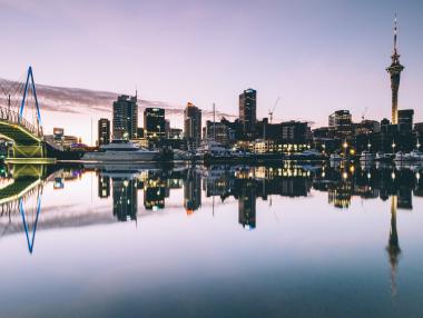 Нова Зеландия блокира най-големия град заради три случая на COVID-19