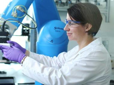 Ваксината на Sanofi няма да е готова тази година