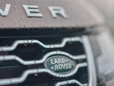 Jaguar Land Rover минава изцяло на ток до 2030 г.