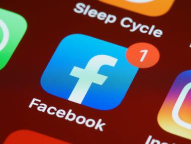 Facebook: Една 800-милиардна машина за клонинги