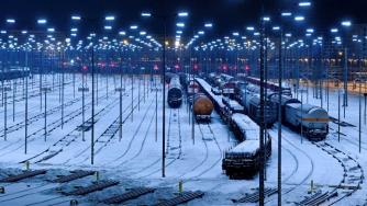 Студовете доведоха до затваряне на рафинерии и оскъпяване на петрола