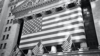 Петролът изкуши инвеститорите да заложат на енергийния сектор