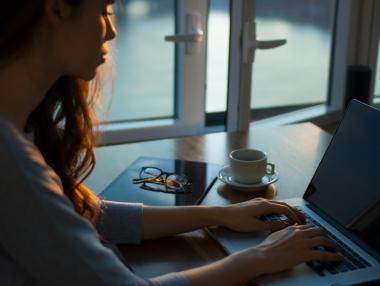 Работата от вкъщи може да доведе до намаляване на заплатата