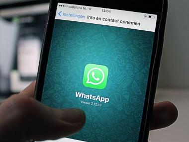 WhatsApp все пак ще споделя данни с Facebook