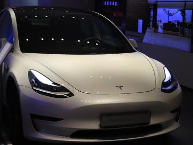 Tesla пропада в класацията на най-надеждните автомобили