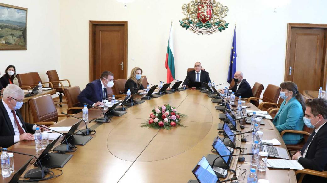 Милиардите, които българското правителство похарчи без мисъл за кризата