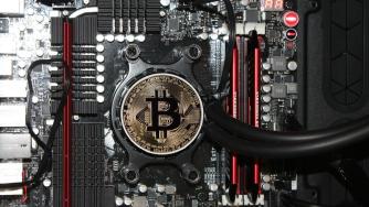 Капитализацията на биткойн надхвърли 1 трлн. долара