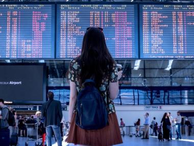 Българите пътуват в страната да посетят роднини, а в чужбина - за ваканция