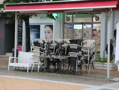 Ресторантите пак искат намаление на такса „тротоарно право“