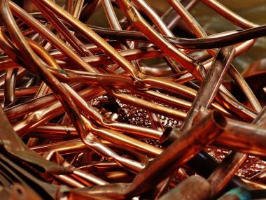 Опасенията за недостиг тласкат медта към нови рекорди