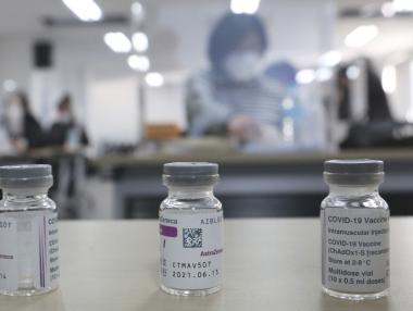 ЕС ще получи едва половината от договорените с AstraZeneca ваксини