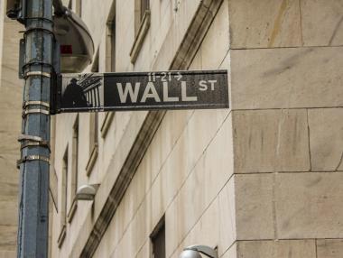 Доларът отново дестабилизира златото