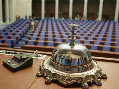 Парламентът се закрива на 25 март