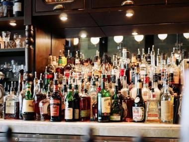 Ресторантите отварят на 1 март, дискотеките месец по-късно