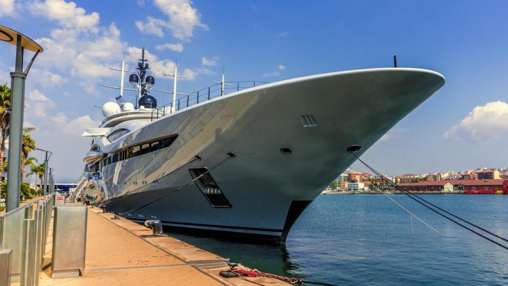 Абрамович с нова яхта за 450 млн. евро (снимки)