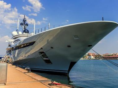 Абрамович с нова яхта за 450 млн. евро (снимки)