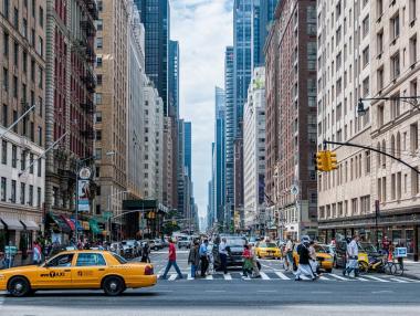 Байдън отново разреши издаването на зелени карти