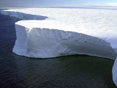 Айсберг с големината на Лондон се откъсна от Антарктика