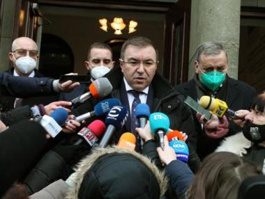 Ангелов: До обяд ще решим дали да възстановим „зелените коридори“