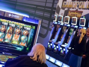 Заведения и казина работят от днес