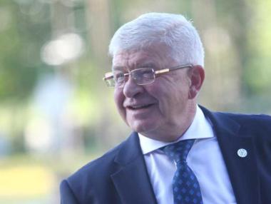 Правителството продължава да тегли вътрешни заеми