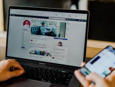 Facebook започва да следи за фалшиви новини в България