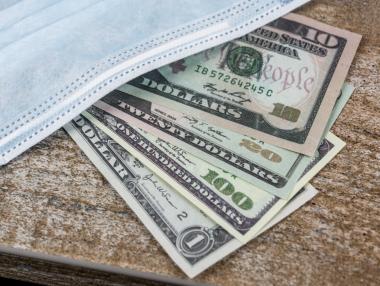 „Пандемичните“ спестявания на домакинствата скочиха до $2.9 трлн.