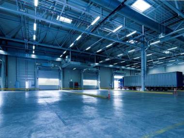 Десет месеца по-късно обещаните грантове тръгват към средните фирми