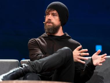 Продава се първото Twitter съобщение