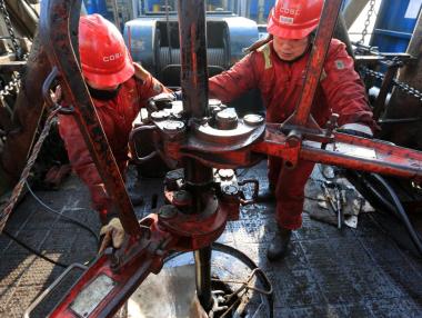 Петролът надхвърли 70 долара за барел