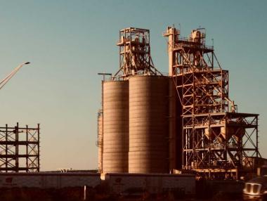 Старите петролни рафинерии са изправени пред фалит