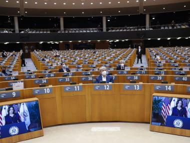 Европарламентът обсъжда въвеждането на „въглероден данък“