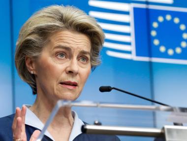 Фон дер Лайен е уморена от обвинения заради ваксините