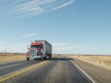 Илон Мъск крои поредна интернет иновация – за камиони и самолети