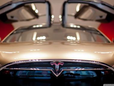 Акциите на Tesla скочиха с 20% за един ден