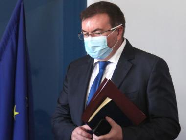 Мерките срещу COVID-19 засега са само локални