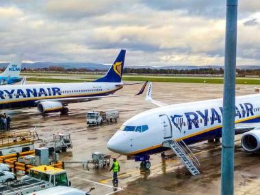 Ryanair и Wizz Air „захапаха“ високотарифните авиокомпании пред ЕС