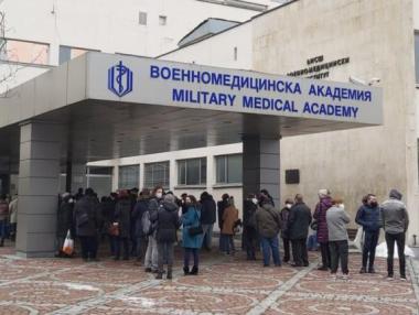 Eлектронният портал за записване за ваксинация спира работа