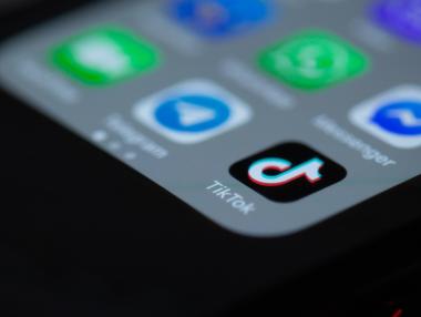 TikTok готви нова функция, скачайки срещу Facebook