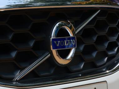 Volvo временно спира производство заради липса на чипове