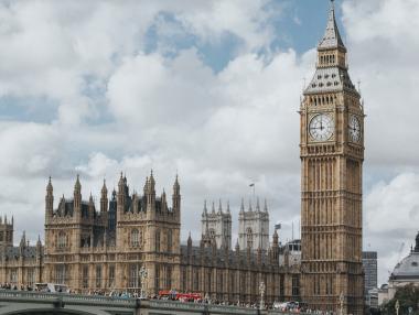 Великобритания изтегли рекордно голям заем за февруари