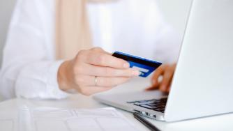 САЩ разследват бизнеса с дебитни карти на Visa